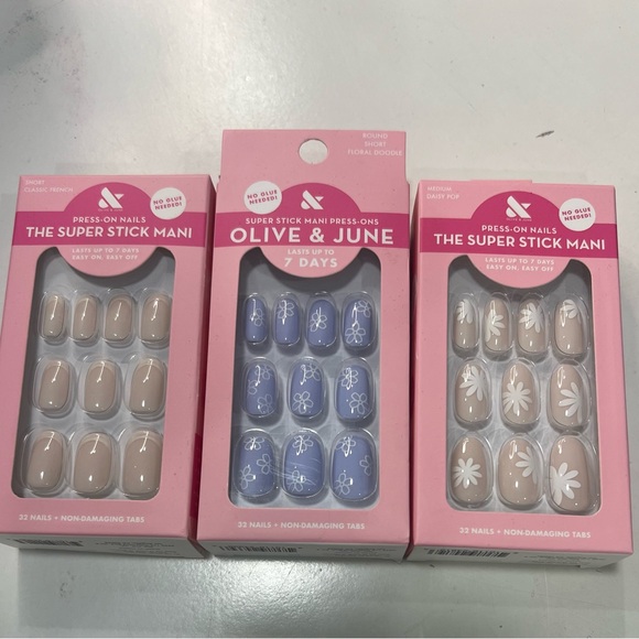 Olive and June Other - Olive & June Press-On Nails - lavender Floral, Nude Daisy & french mani Set